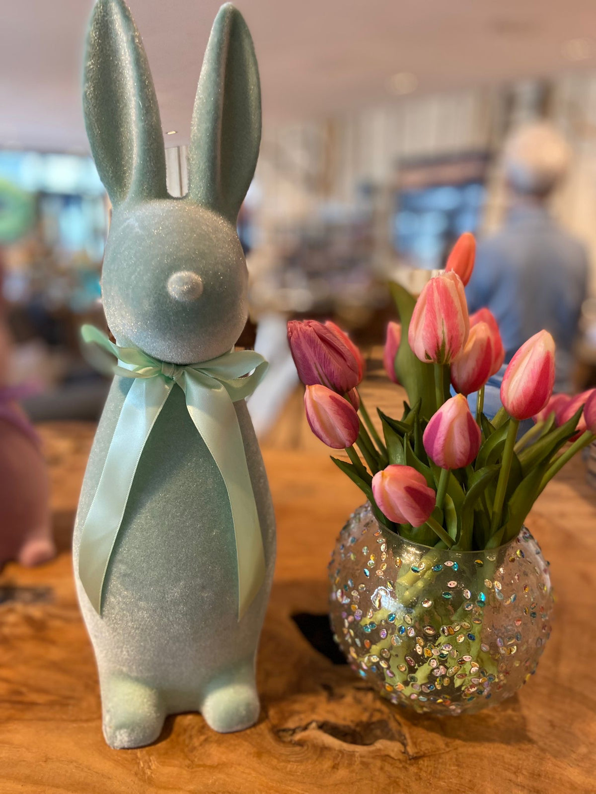 Osterhase beflockt mit Schleife -Mint- 42cm