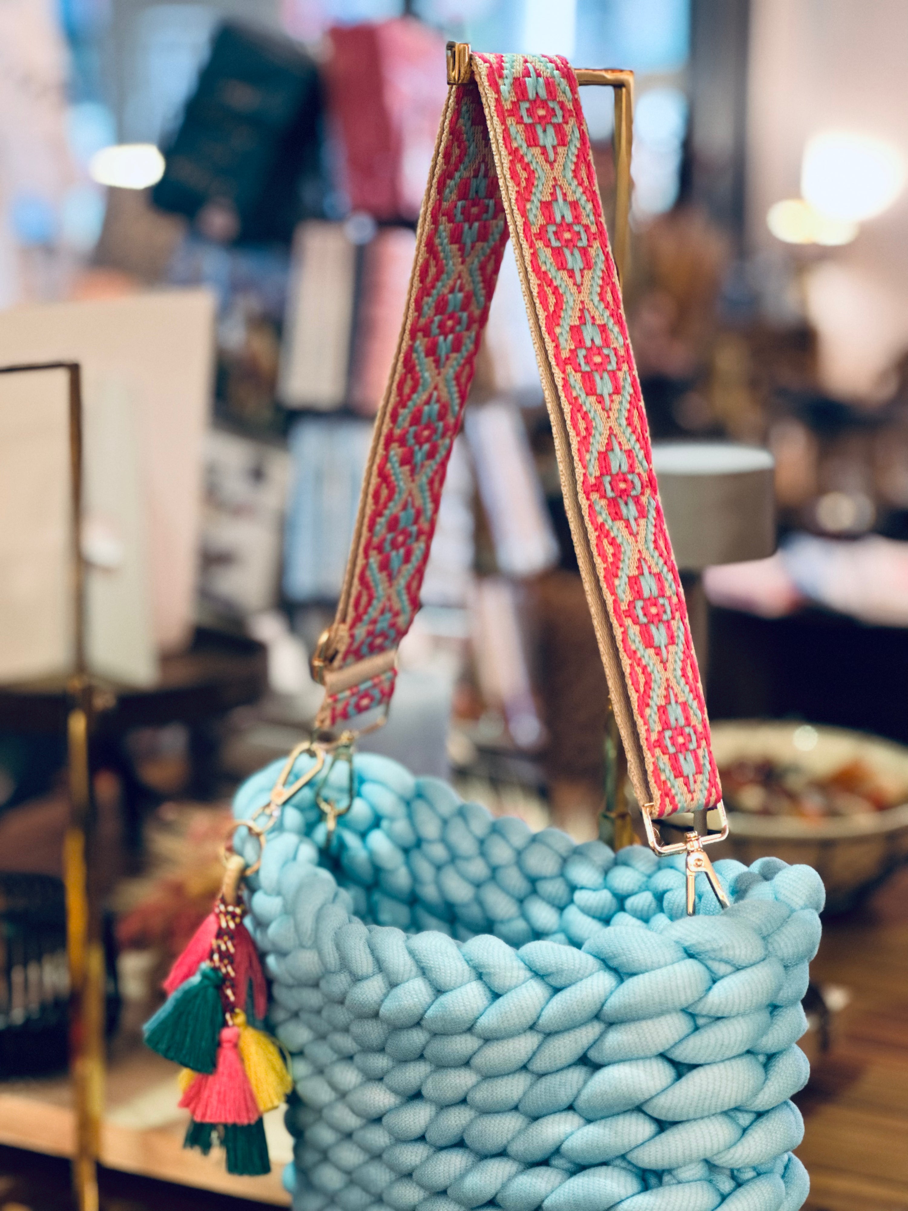 Lofty Loop Bag MAXI -Aqua mit Bommel und Crossbodygurt-