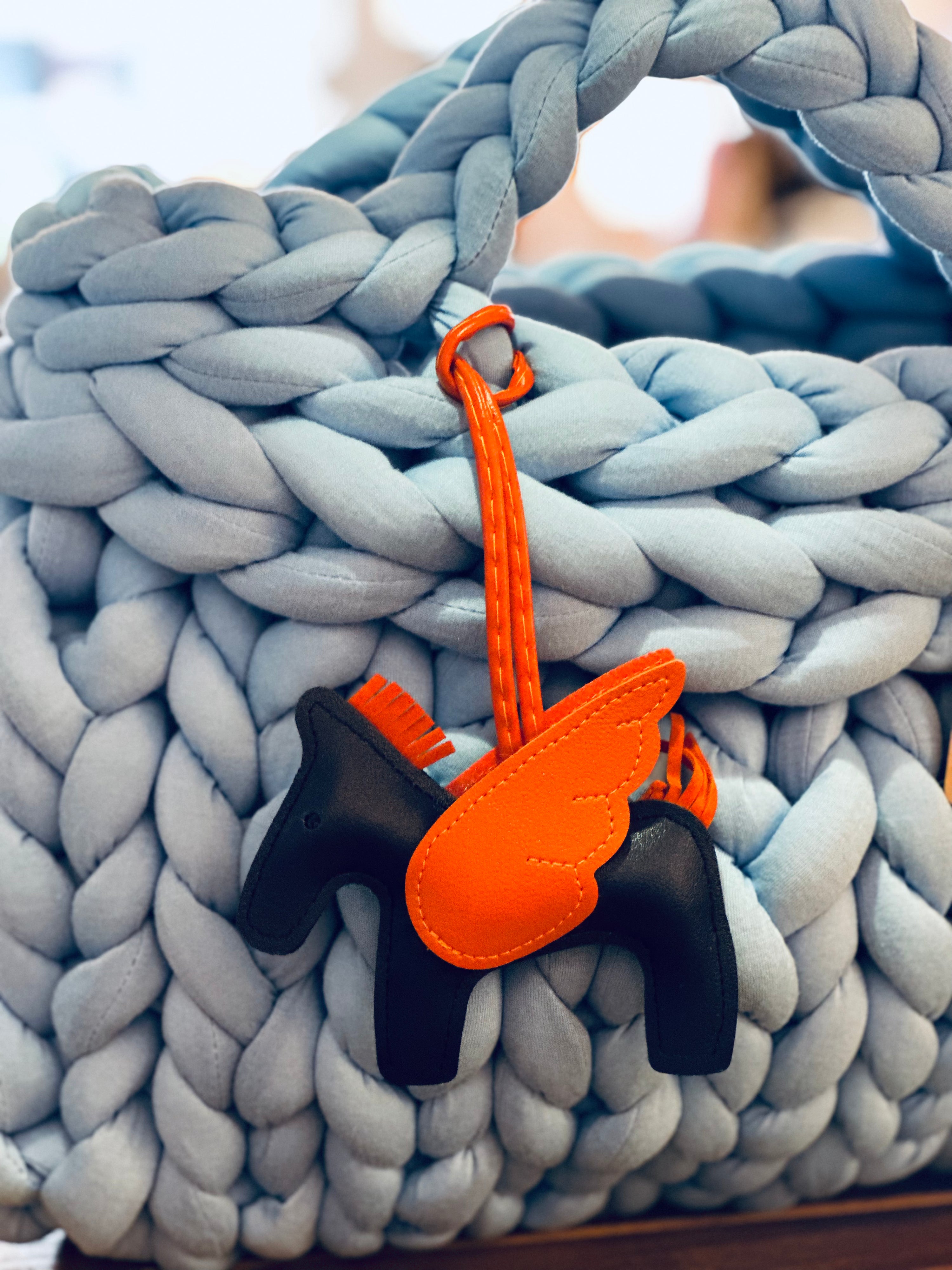 Lofty Loop Bag BIG -Himmelblau mit dunkelblauem Pferd-